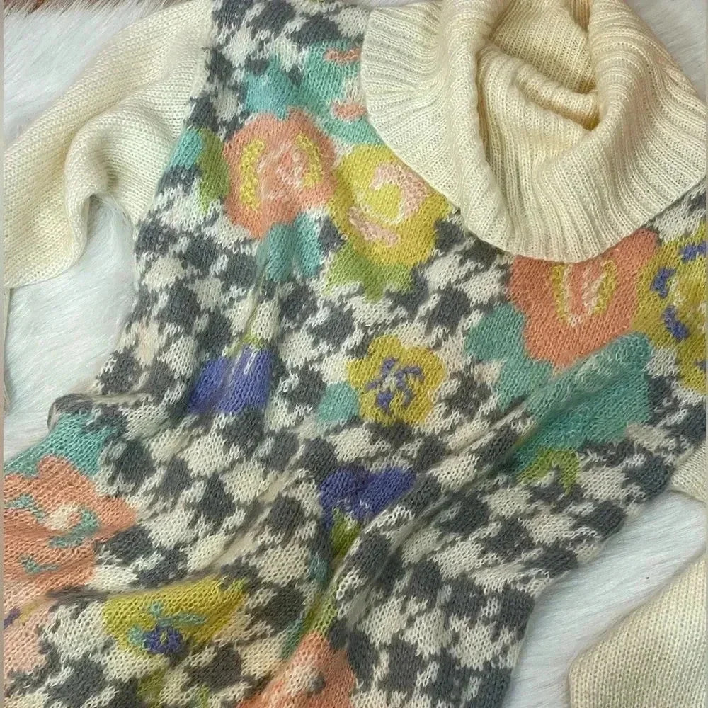 🎉COZY🎉Vintage VTG Structured Floral‎ Cowl Turtleneck Cream Sweater